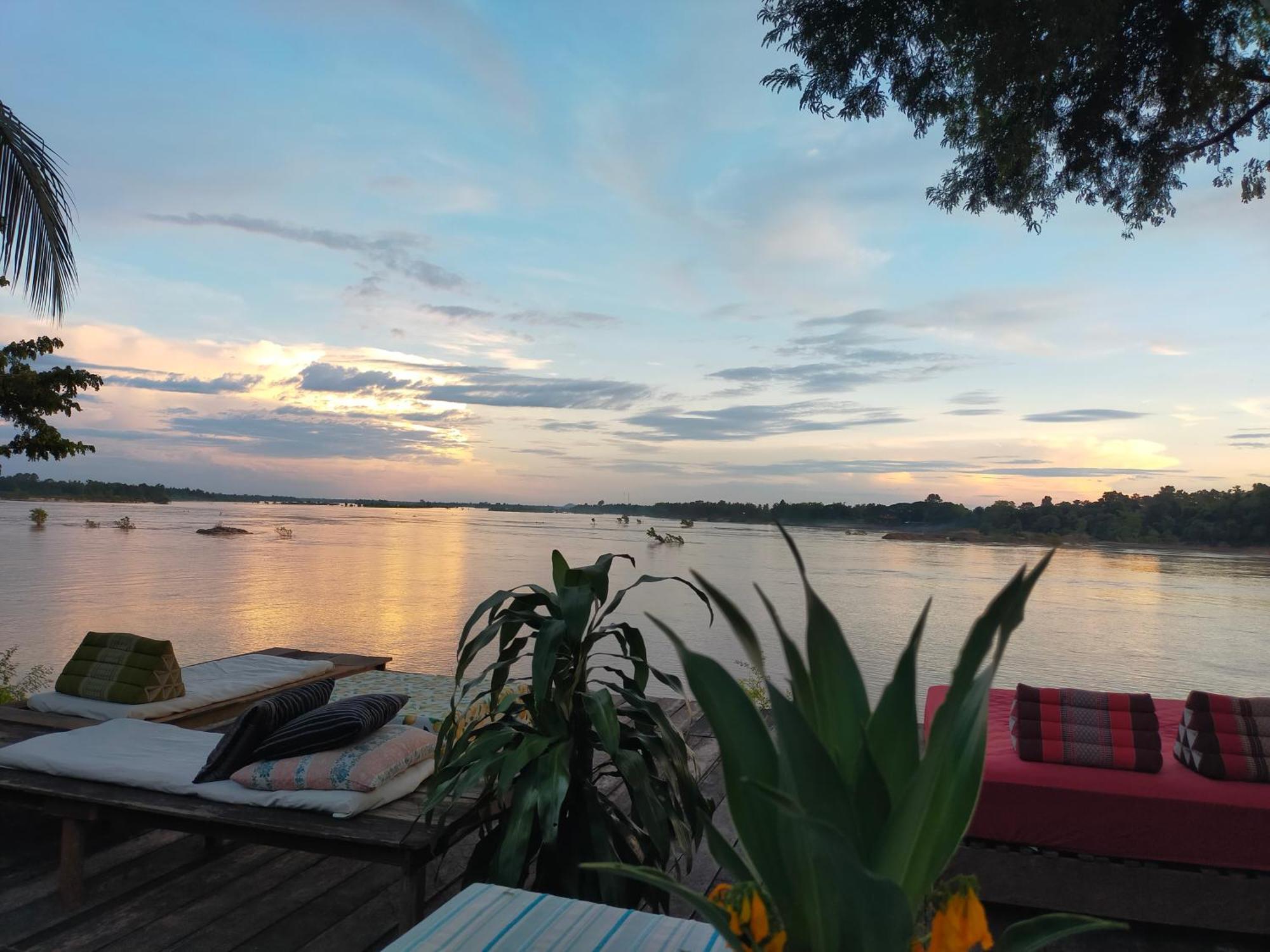 Pomelo Restaurant And Guesthouse - Fishermen & Tammarine Cottages Riverfront - Experience Nature, Culture And Adventure & Tailor-Made Tour Ban Khon Extérieur photo