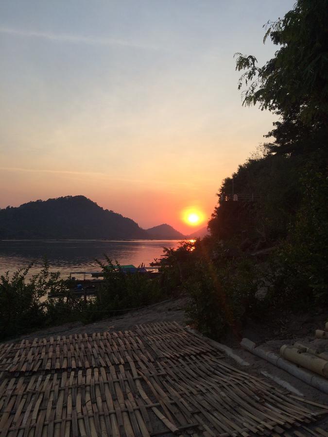 Pomelo Restaurant And Guesthouse - Fishermen & Tammarine Cottages Riverfront - Experience Nature, Culture And Adventure & Tailor-Made Tour Ban Khon Extérieur photo