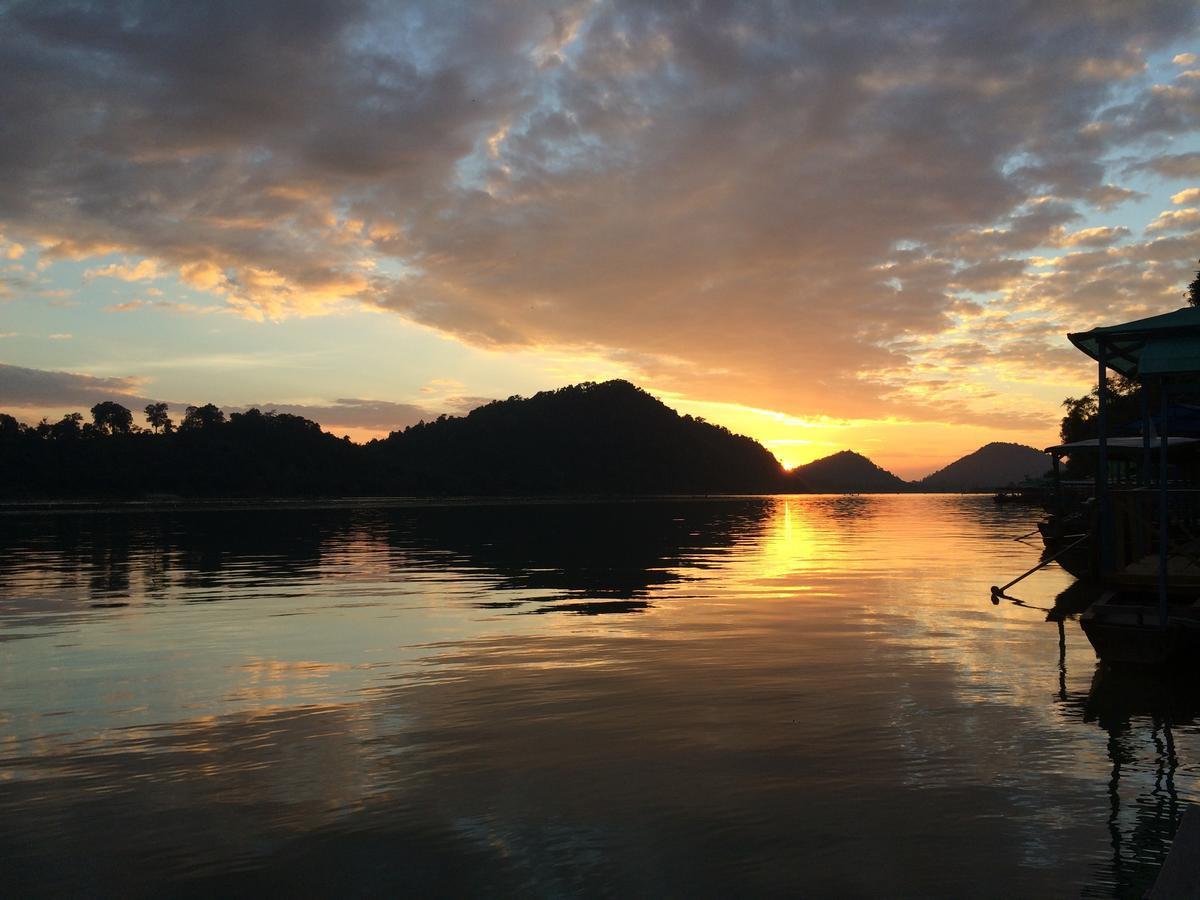 Pomelo Restaurant And Guesthouse - Fishermen & Tammarine Cottages Riverfront - Experience Nature, Culture And Adventure & Tailor-Made Tour Ban Khon Extérieur photo